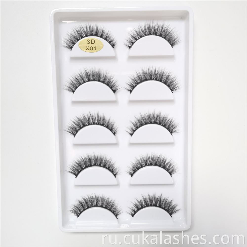 Natural Looking False Eyelashes